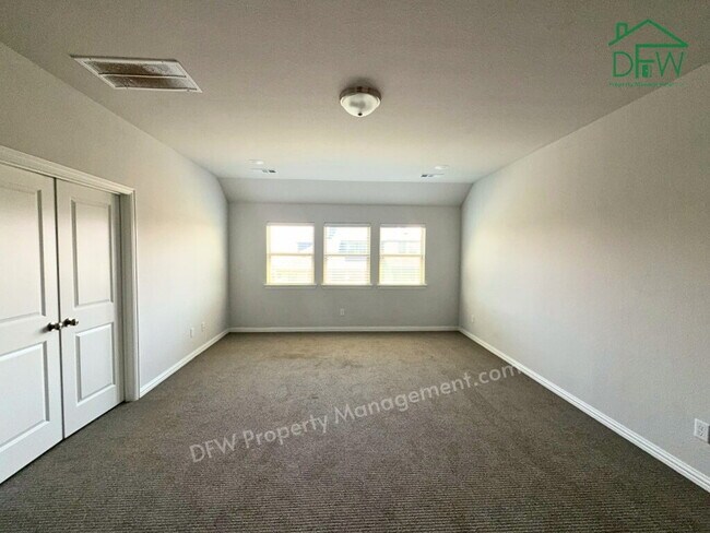 Building Photo - 4BR/3BA, 3,220 Sq Ft - Island Kitchen, Large Fenced Yard, Covered Patio