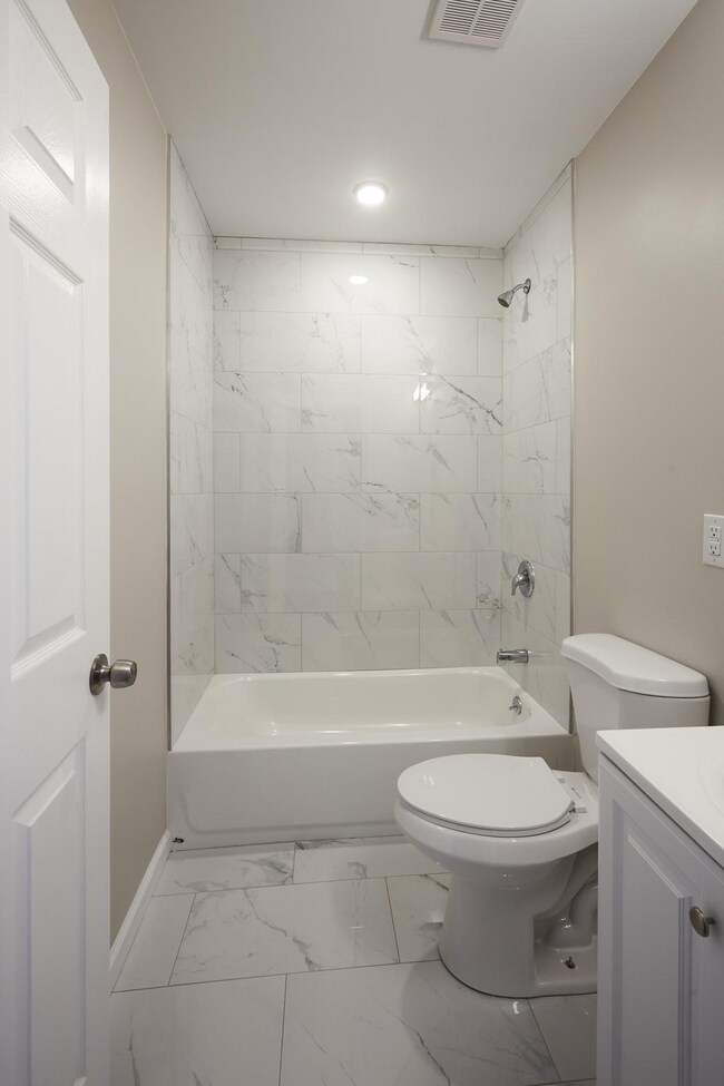 Building Photo - 5514 Woodland Ave