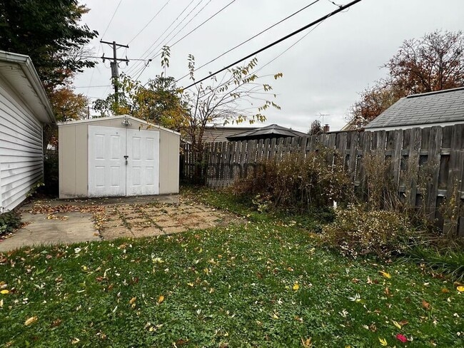 Building Photo - 2702 Grovewood Ave