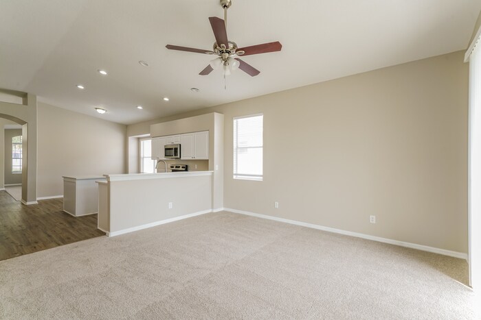 Building Photo - 11011 Silver Dancer Dr