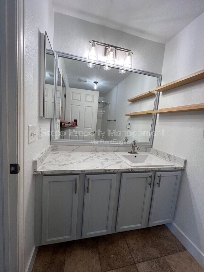 Building Photo - 8707 E Florida Ave