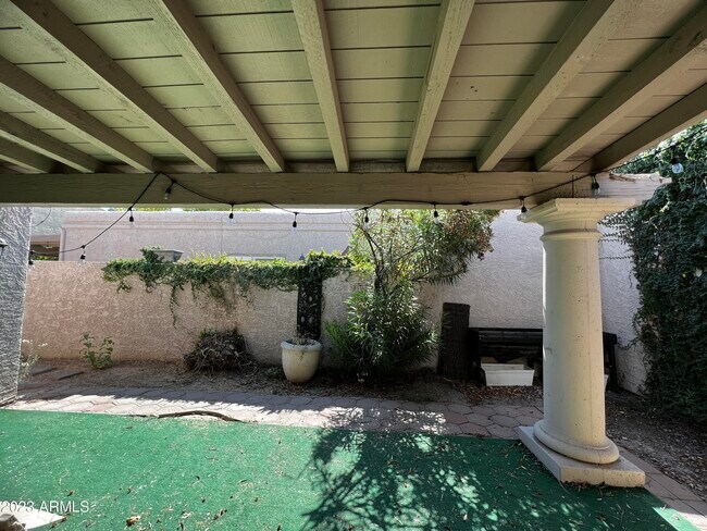 Building Photo - 7228 E Buena Terra Way