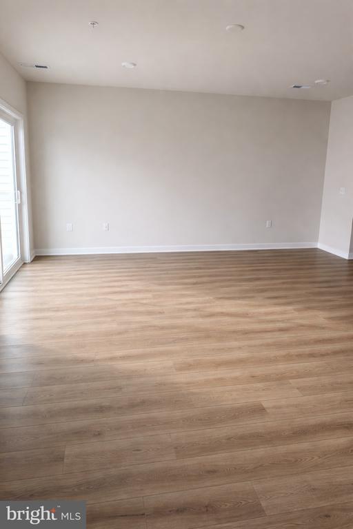 Building Photo - 735 Platinum Dr