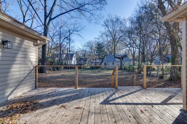 Building Photo - 950 Parkhaven Ln