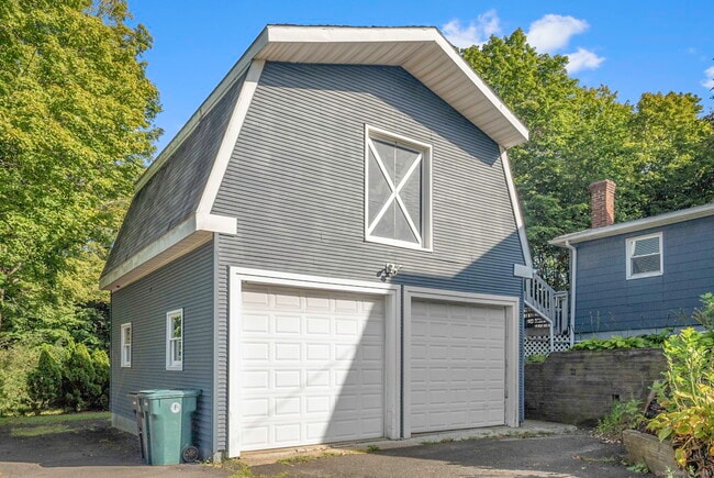 Building Photo - 884 Highland Ave