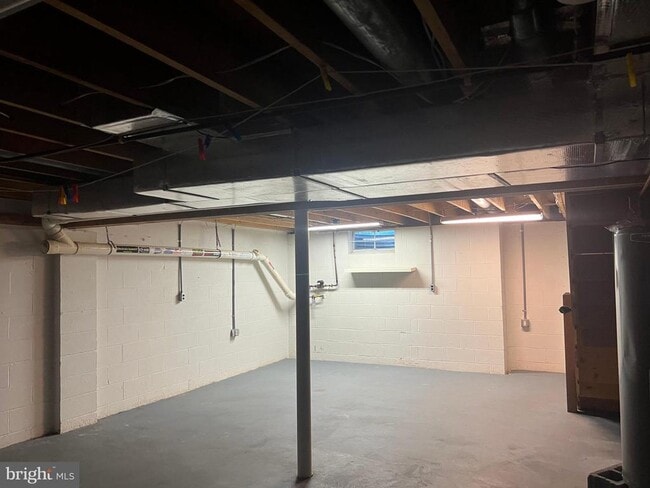 Building Photo - 3576 Windridge Dr