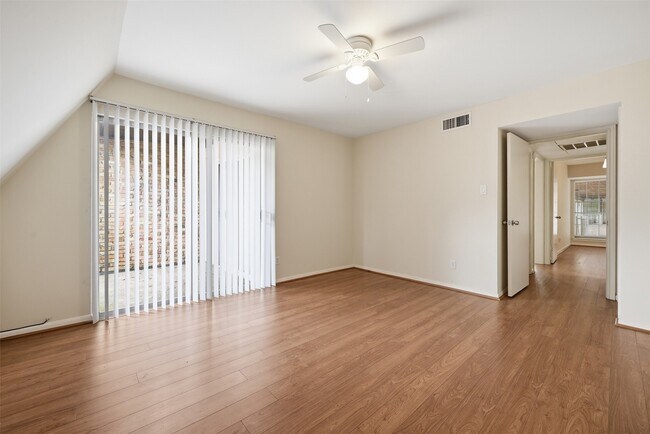 Building Photo - 2727 Briarhurst Dr