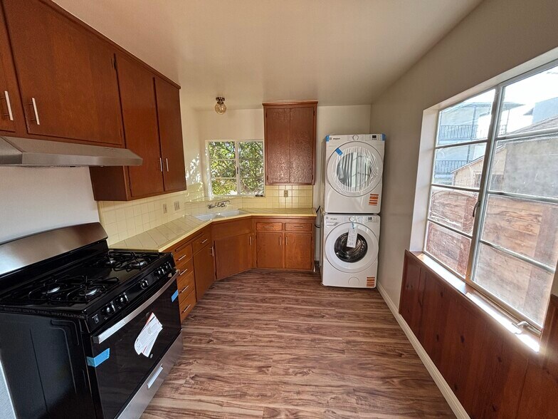 Building Photo - 4616 Kingswell Ave