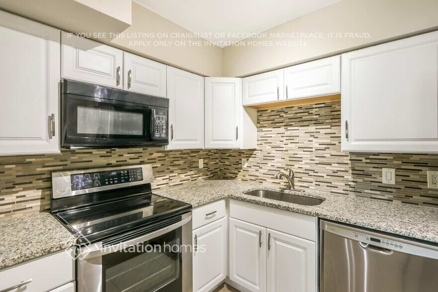 Building Photo - 1429 Regina Dr W