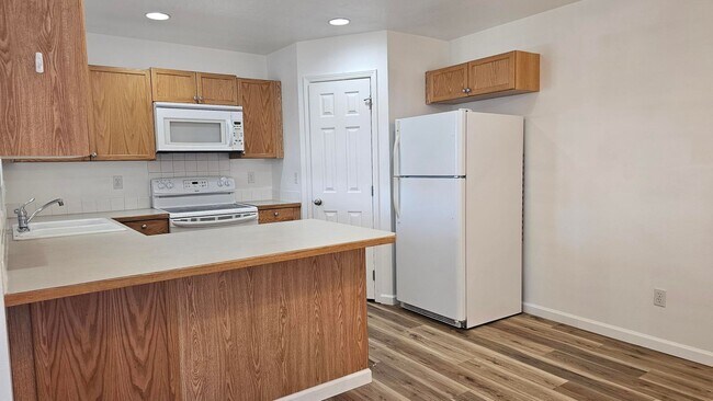 Building Photo - 14th Mtn. Home Duplex