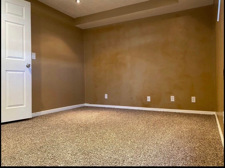 Building Photo - 6254 Dellron Dr