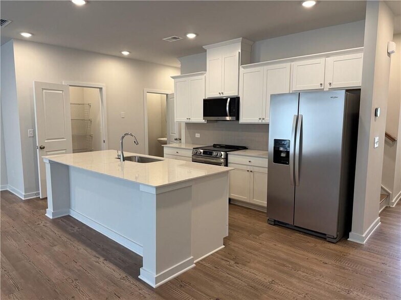 Building Photo - 7309 Mulberry St