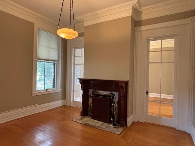 Building Photo - 462 Holly Ave