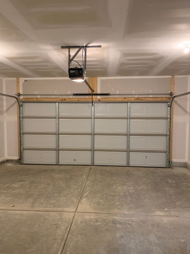 Building Photo - PRELEASING NOW!!- Three Bedroom | Two and a Half Bathroom Home in Cullman