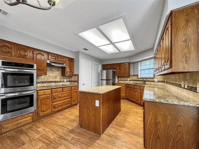 Building Photo - 700 Dartbrook Dr