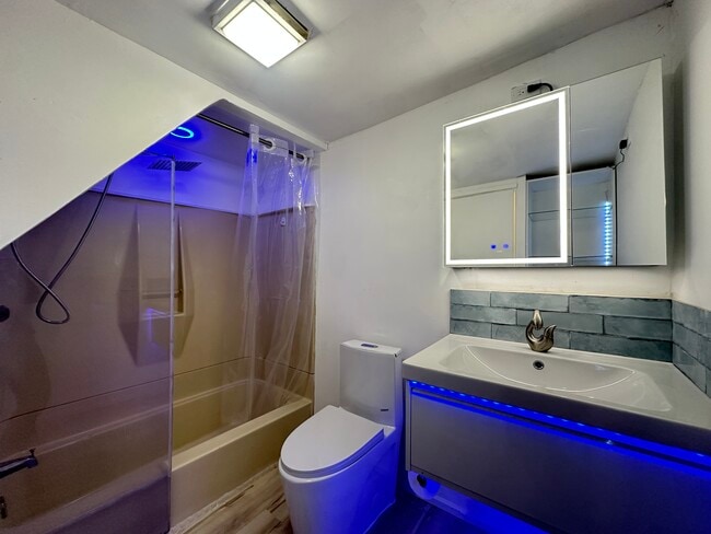 Building Photo - 2 Narragansett Ave