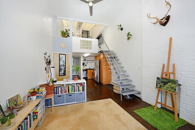Building Photo - 212 9th St