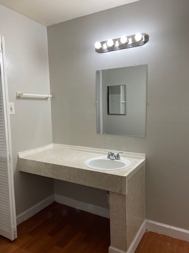 Building Photo - FREE 1ST MONTH RENT Studio Condo on Lake Howell With Boat Launch Lake Access & Pool!