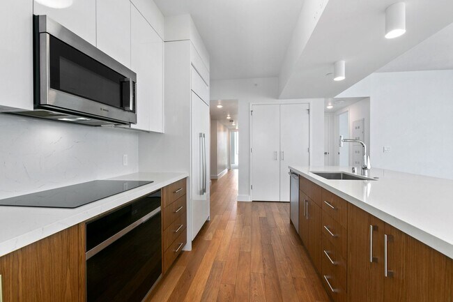 Building Photo - Stunning 3BD/3BA/2PRKG Residence at Azure Ala Moana