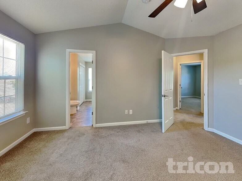 Building Photo - 106 Newbury Dr
