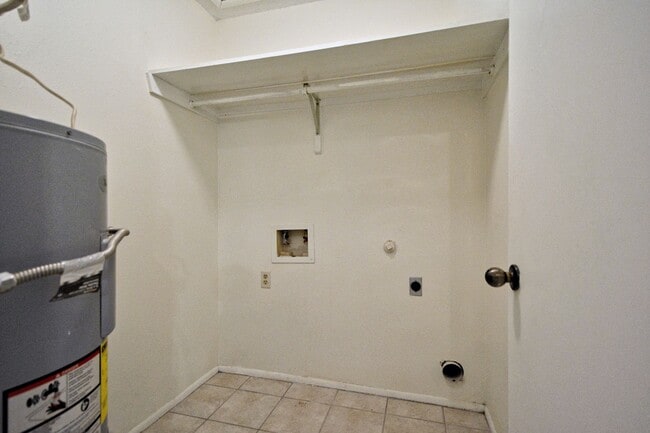 Building Photo - 663 Floral Ave