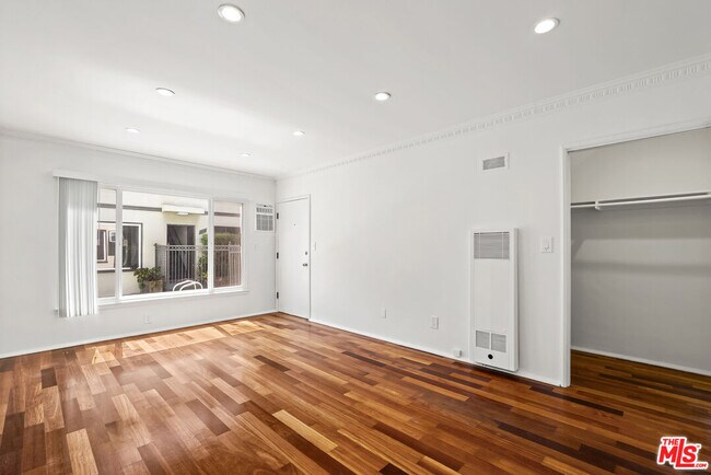 Building Photo - 1235 N Harper Ave