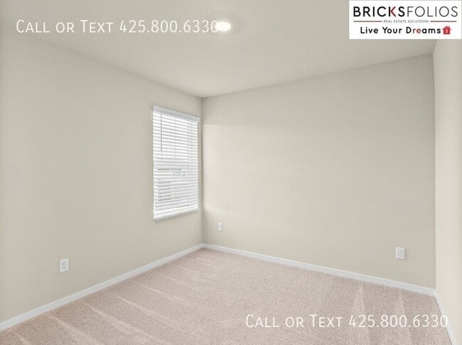 Building Photo - Inviting Home in Port Orchard with a Perfe...