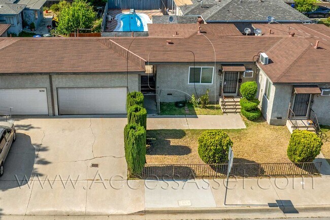 Building Photo - 16702 Orange Way