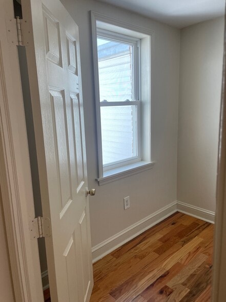 second bedroom - 3044 Amber St