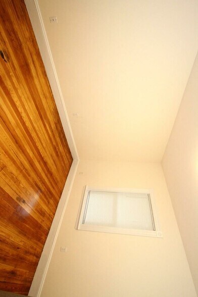 Building Photo - 35 Harbor View St