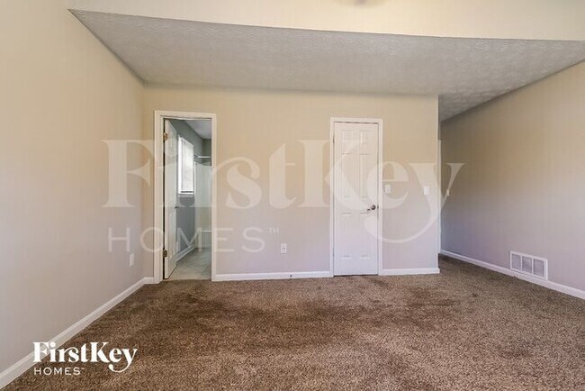 Building Photo - 600 Inglenook Dr SW