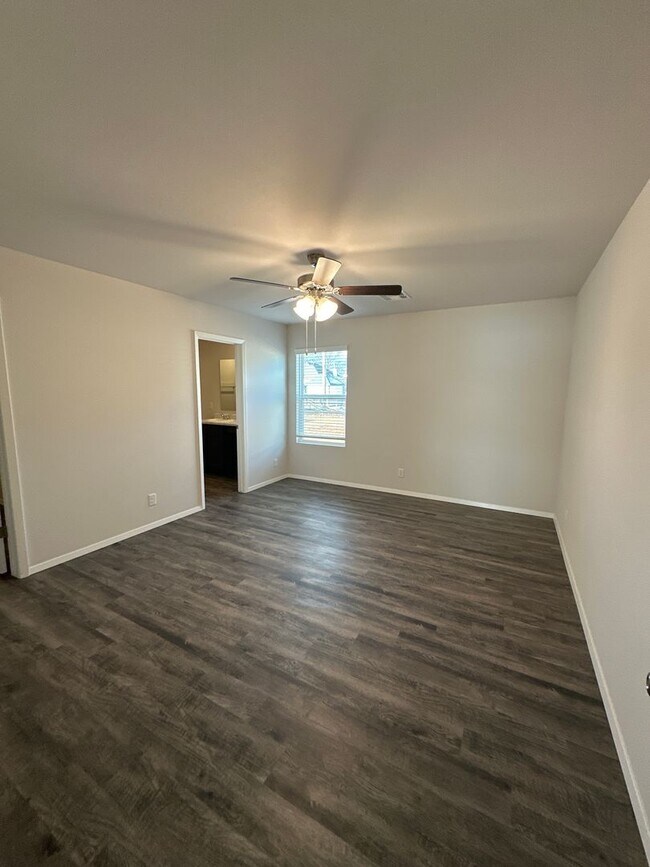 Building Photo - *NOW PRELEASING* Three Bedroom | Two Bath Home in Park Place