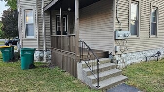 Building Photo - 252 Winslow St