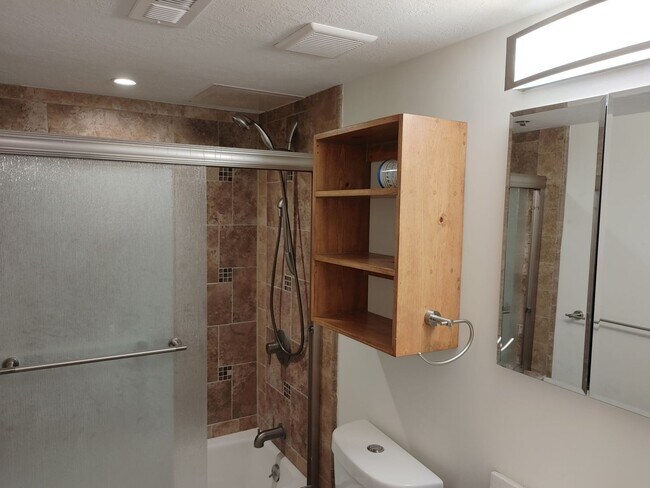 Building Photo - Broadway Condo