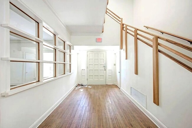 Building Photo - Spacious 14-Bedroom Property Ideal for Gro...