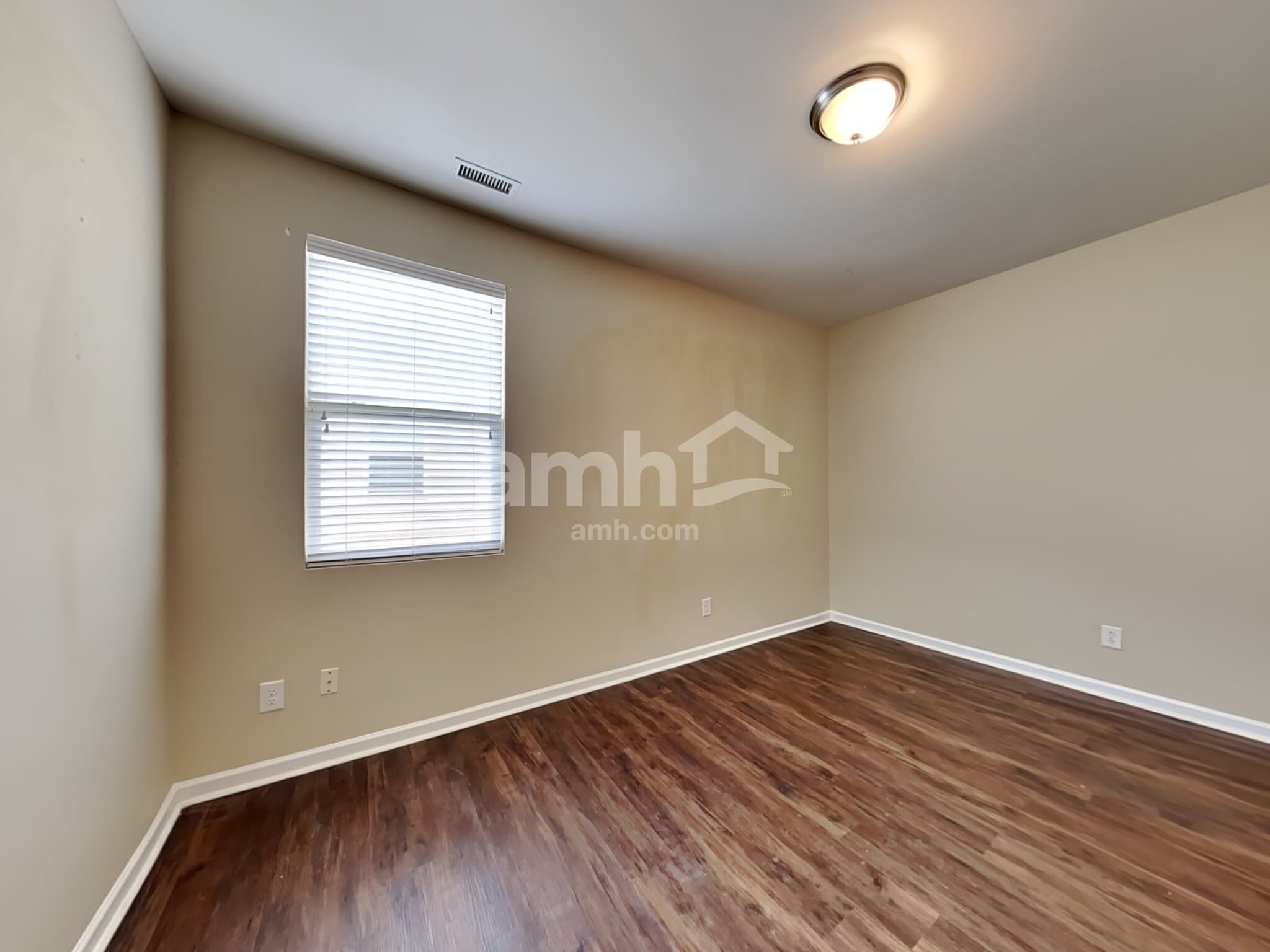 Building Photo - 89 Norwich Dr