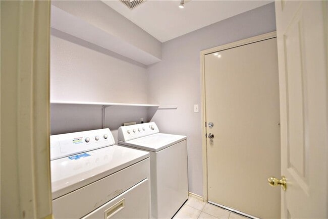 Building Photo - 3500 Kissman Dr