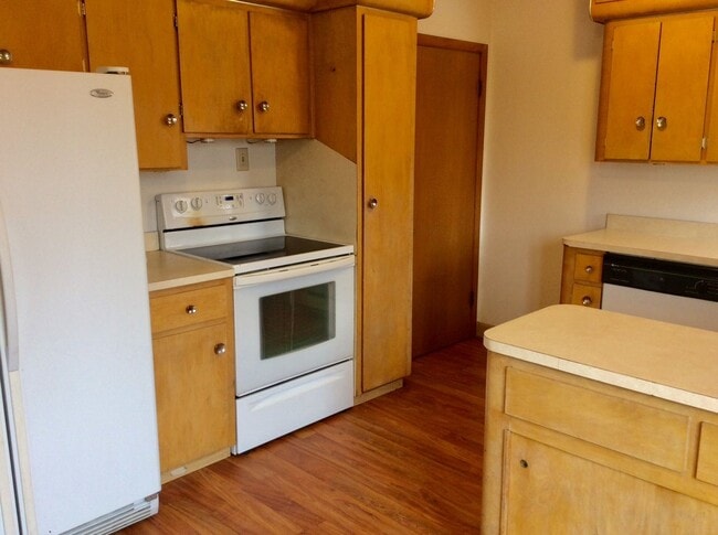 Building Photo - Single Family Home