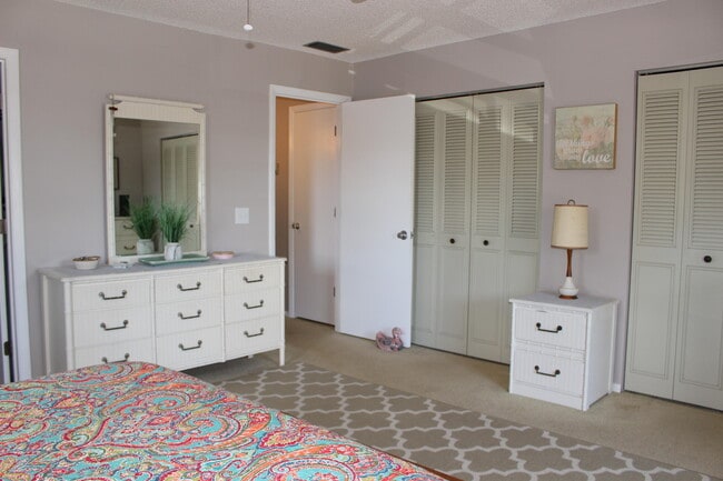 Building Photo - 30 Lake Vista Trail