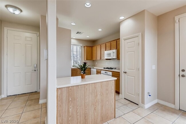 Building Photo - 8318 Hampshire Bay St