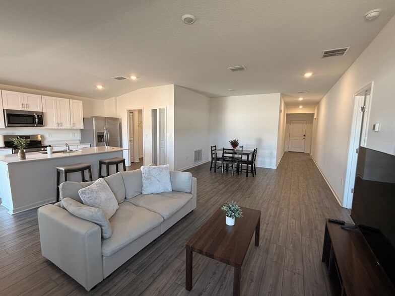 Building Photo - 4813 NW 11th St