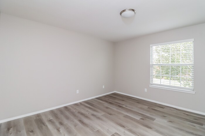 Building Photo - 716 Twin Creek Dr