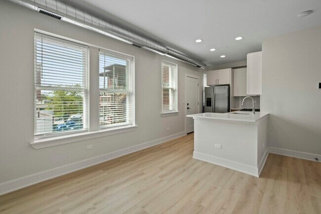 Building Photo - 432 S Maple Ave