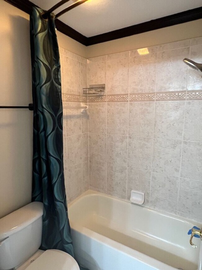 Building Photo - Country Chase