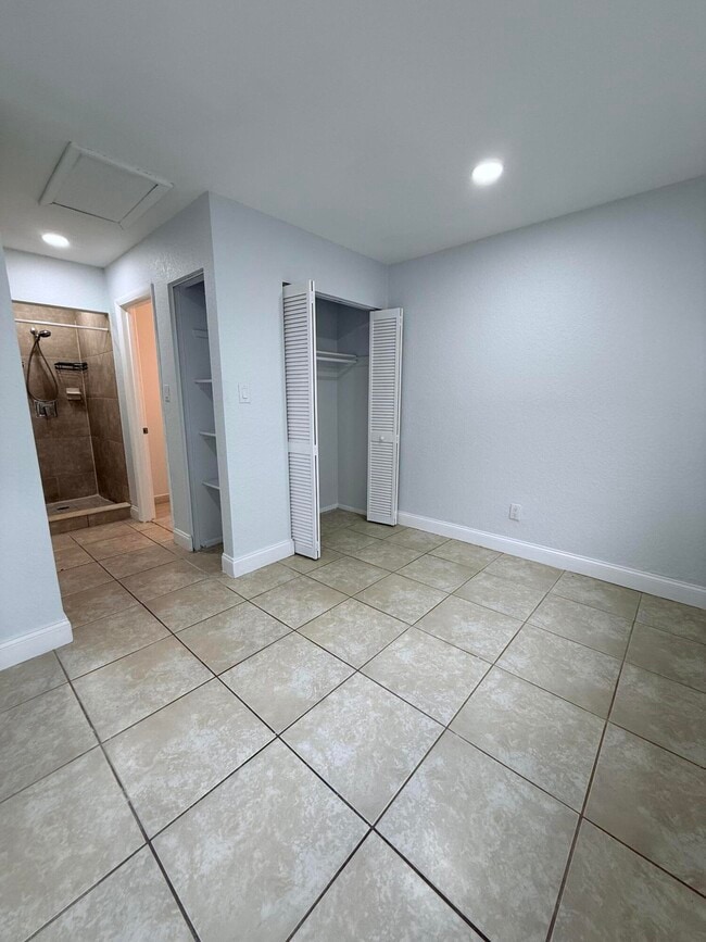 Building Photo - 9640 Oakburst Ln