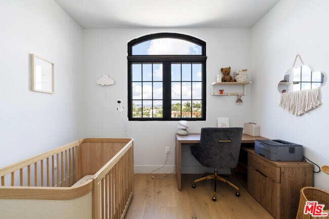 Building Photo - 738 Parkman Ave