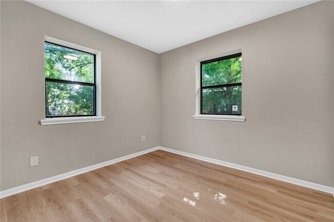 Building Photo - 104 N Oneal St