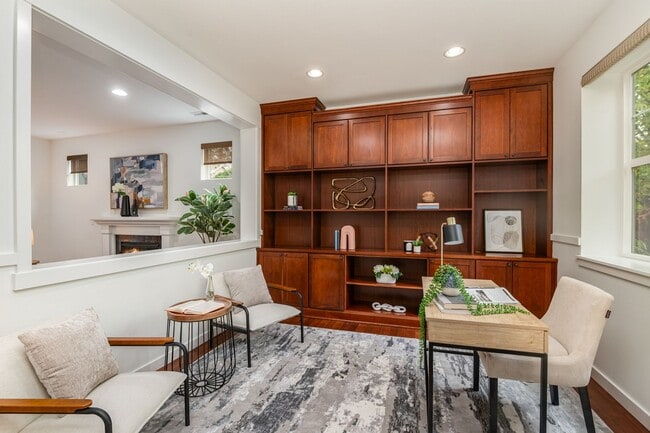 Building Photo - North East Facing 4 bed 3 bath ready for m...