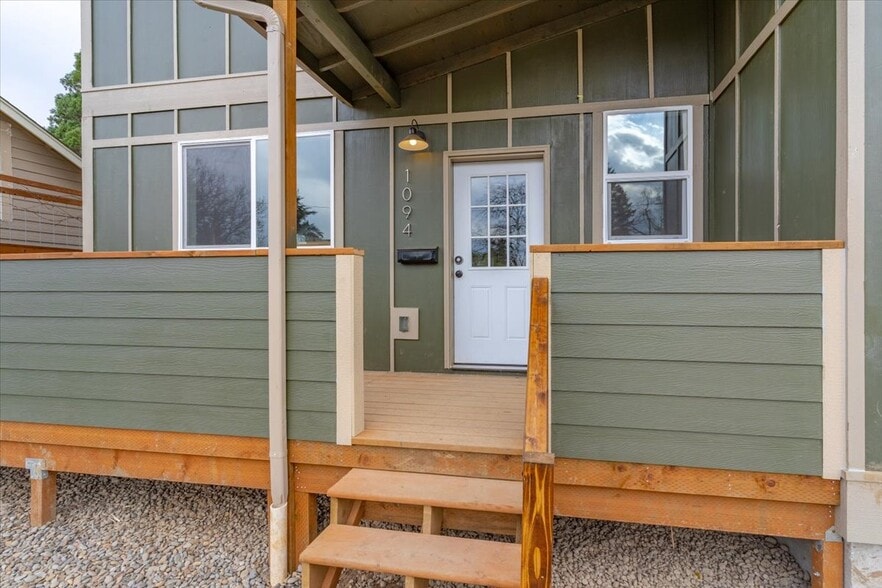 Building Photo - 1094 15th St SE