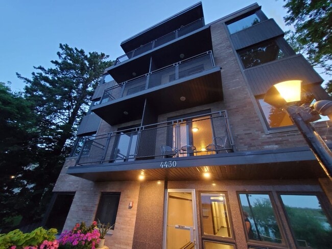 Building Photo - Large two bedroom top floor Condo....over ...
